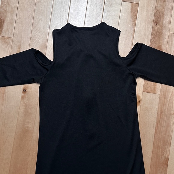 Black quarter sleeve dress with cutouts at the shoulders - Picture 4 of 4